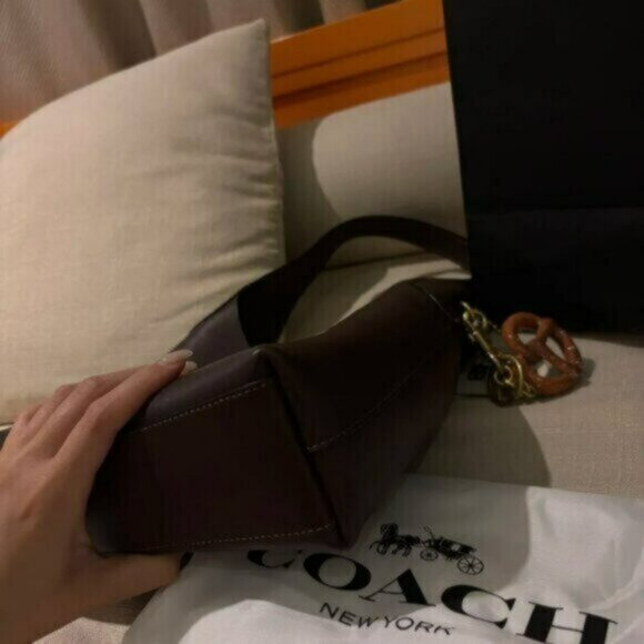 Coach Brooklyn Shoulder Bag 28 – Brass/Maple - Picture 6 of 6